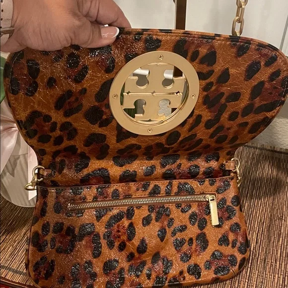 Tory Burch Leopard-Print Patent Leather Shoulder Bag with Gold Logo - Picture 6 of 11